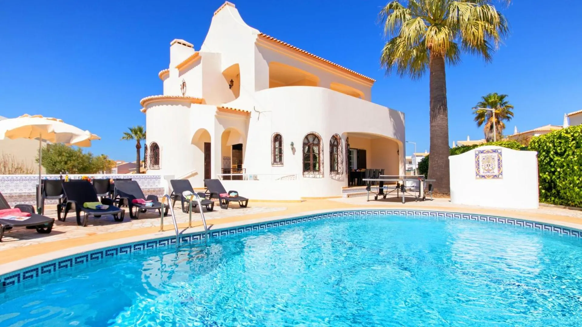 Charming Villa In Albufeira With Private Pool
