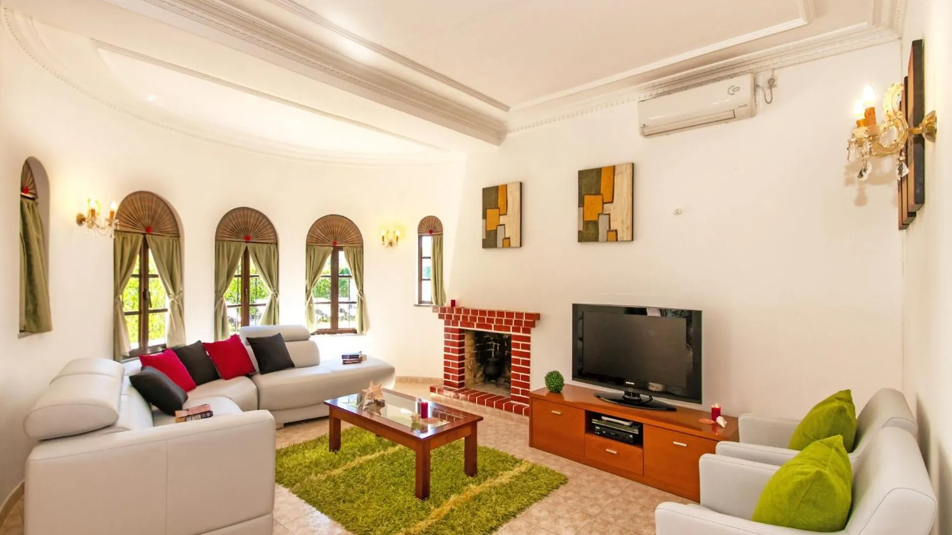 Charming Villa In Albufeira With Private Pool