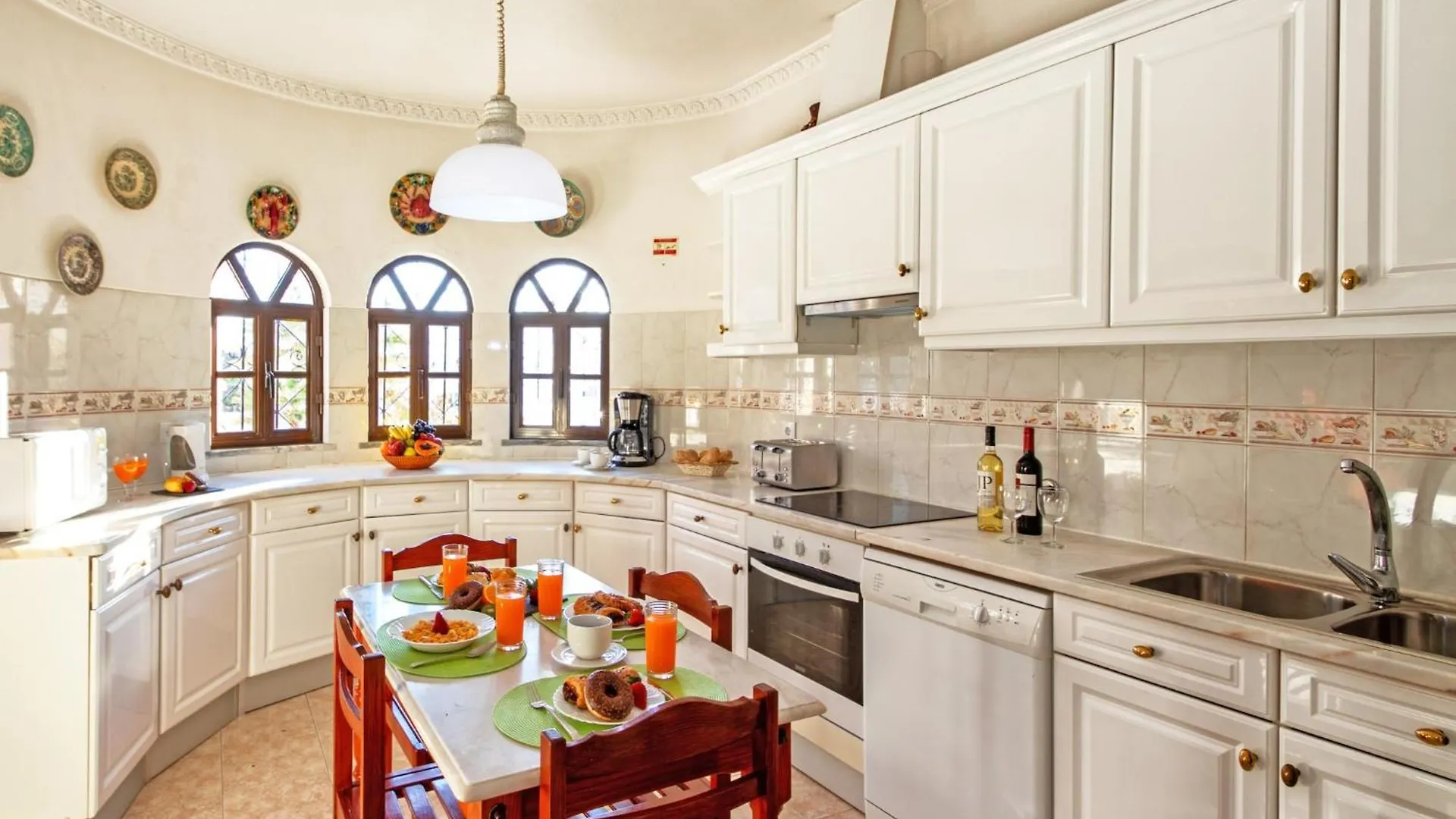 Charming Villa In Albufeira With Private Pool